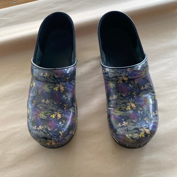 Dansko Shoes - Dansko clogs